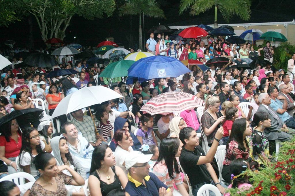 El público desafío la lluvia para ver el espectáculo